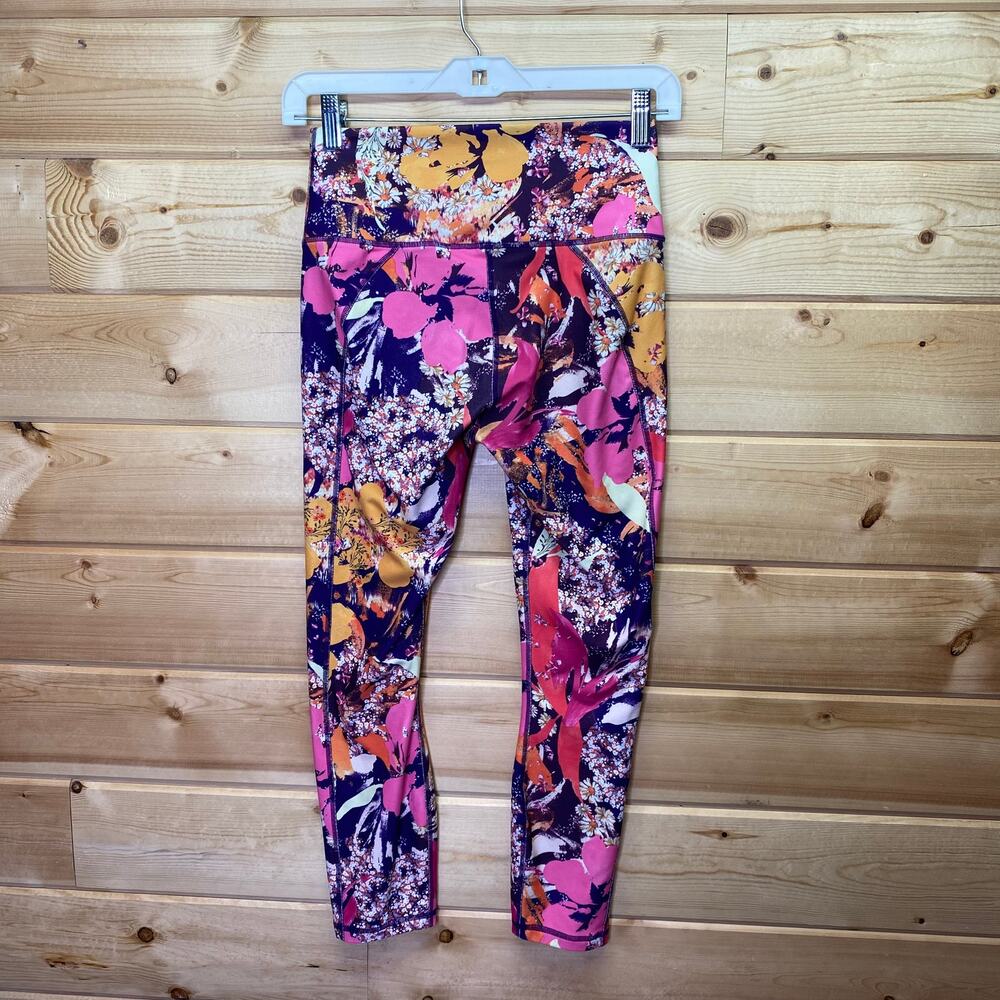Fabletics Define High-Waisted Capri Hawaiian Flor… - image 4